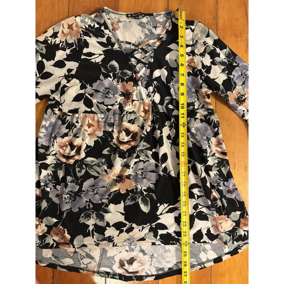 Try ! This Womens Dark Floral Grunge Bell Sleeve Top w Criss Cross Size XL, Boho - Picture 8 of 9